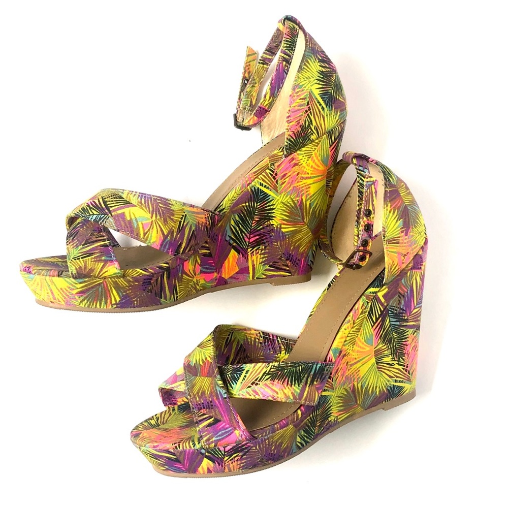 Multi Color Palm Leaf Pattern Wedges - image 1